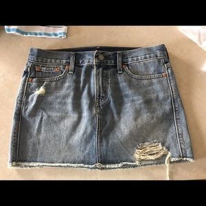 Levi’s women’s Sz 26 denim distressed boho skirt